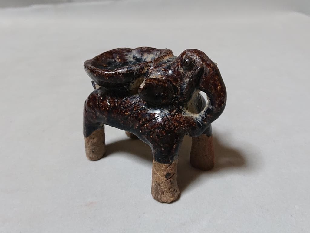 コレクター収集　タイ　コーノイ窯　渇釉　象形灯火器造形物　15～16世紀