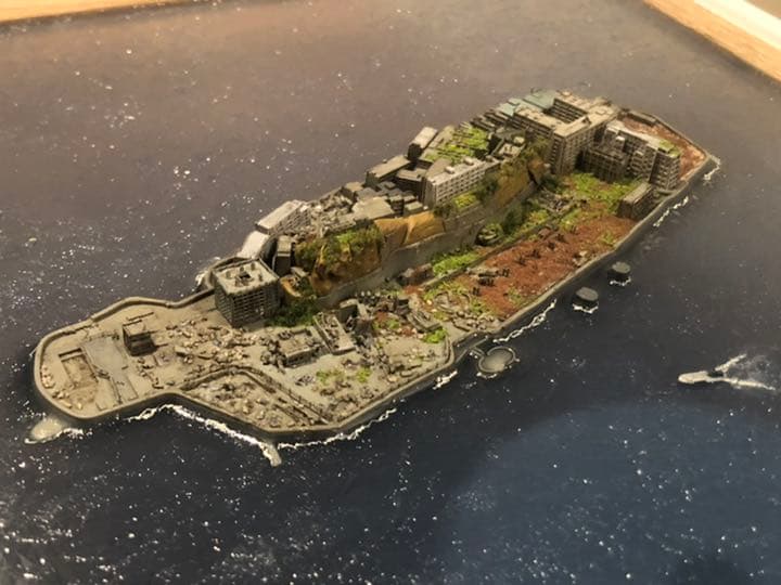 軍艦島完成品　　過去と現代　ジオラマ