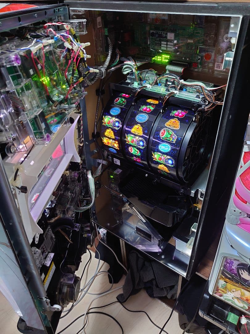 【希少】 パチスロ エイリヤンエボリューションSammy 不要機付 送料込