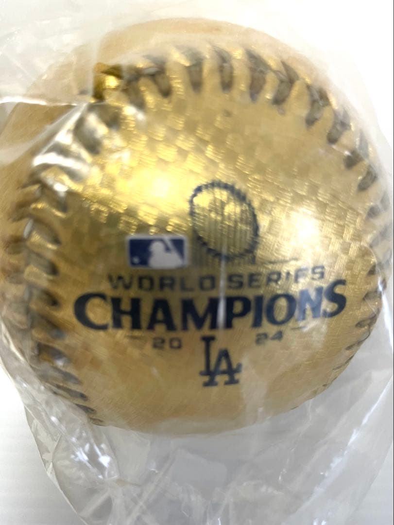 WBCワールドシリーズチャンピオン記念ボール & LA チャンピオンミニキャップ