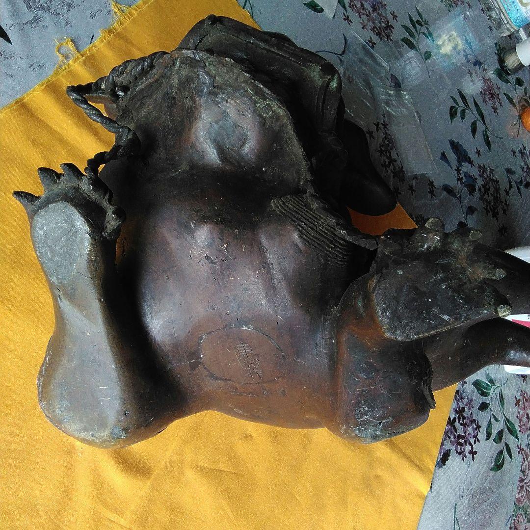 唐金の獅子置物。