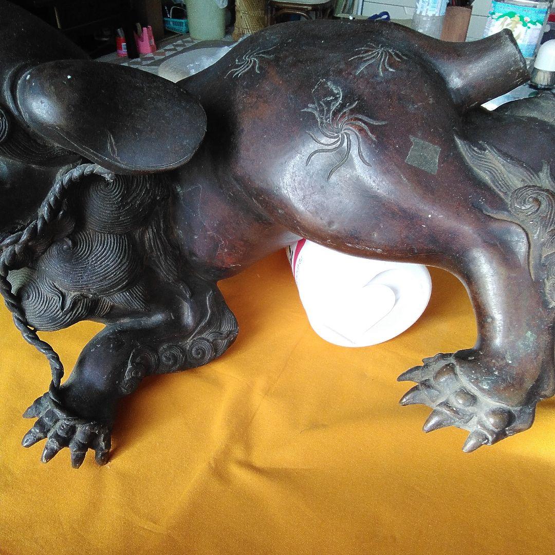 唐金の獅子置物。