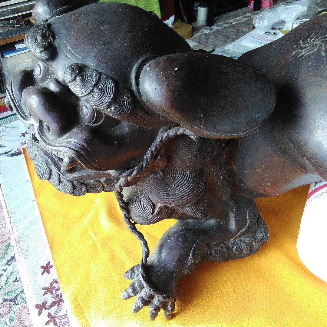 唐金の獅子置物。