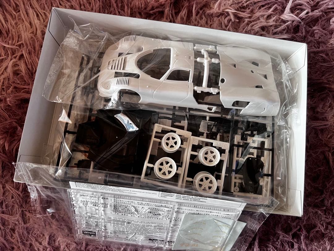 YHP Nissan R89C 1:24 プラモデル