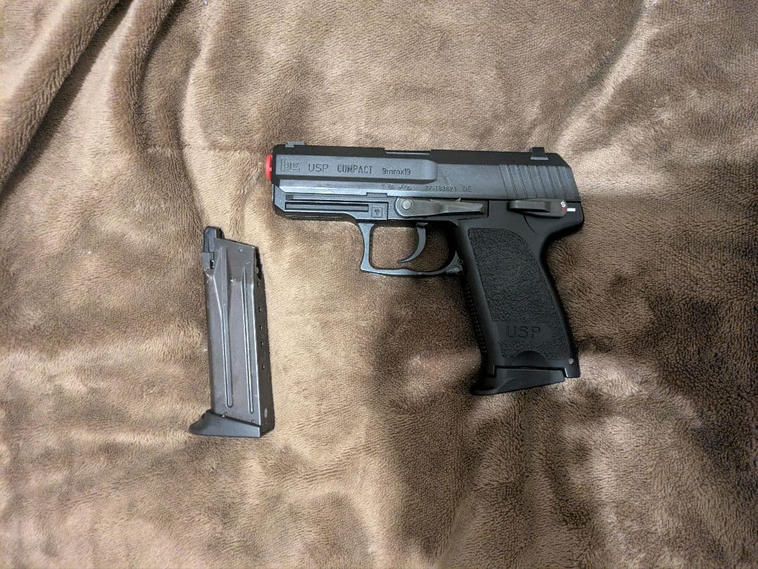 東京マルイ　USP COMPACT 予備マグ付き中古