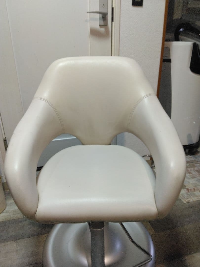 美容室　オオヒロスタイリングチェア