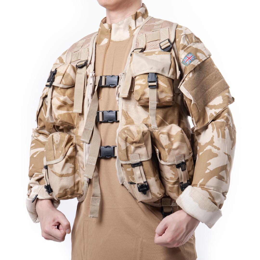 イギリス軍放出品 タクティカルベスト デザートDPM ポーチ3個付