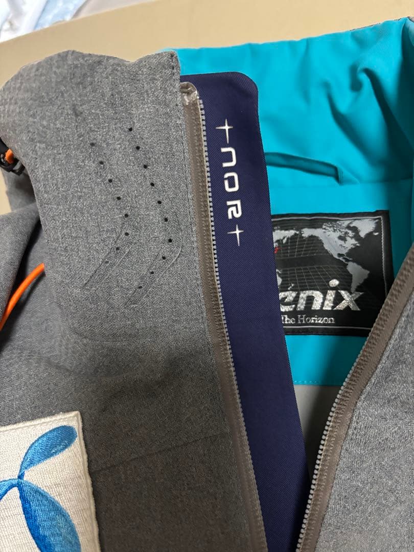 【極美品】phenix グレー ブルー　スキーウェア パンツ　フード　上下セット