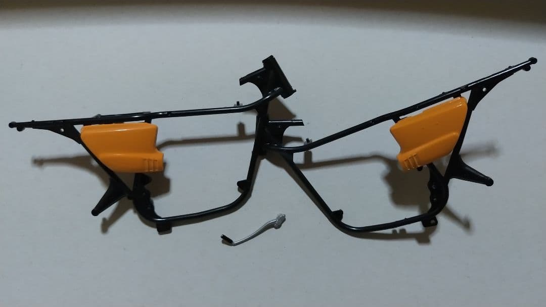 GT380プラモデル。現在製作中 マイキ－のフィギュア付きません。