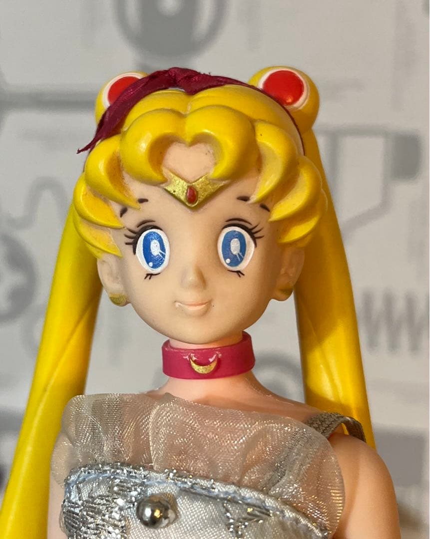 セーラームーン フィギュア ドレス付き