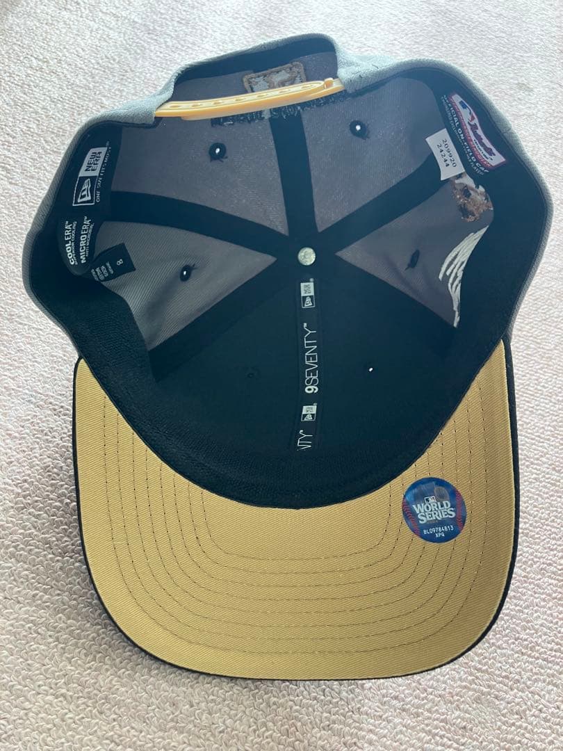 超レアデコピン&大谷サイン入り刺繍入りドジャースワールドシリーズ2024キャップ
