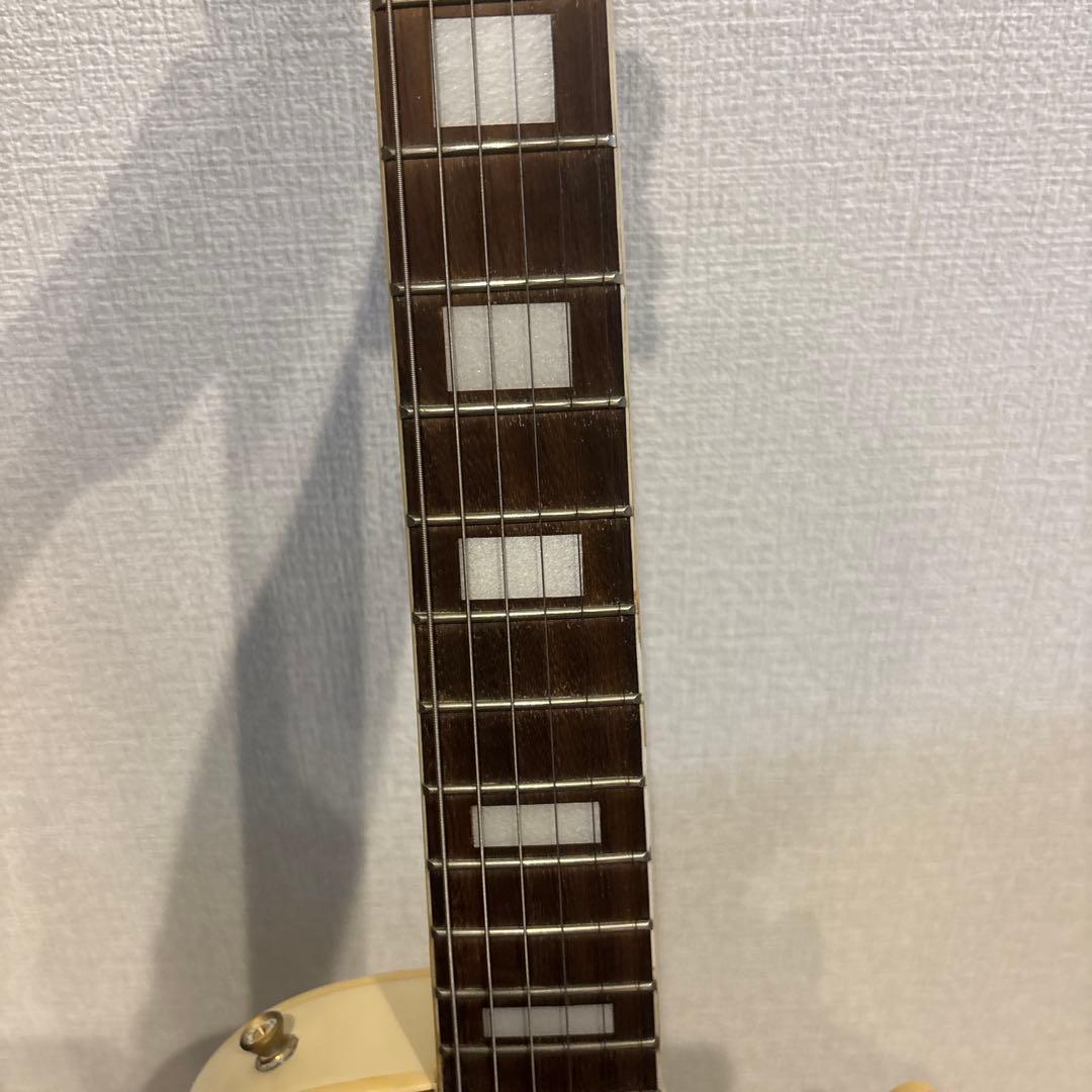 アイボリー
