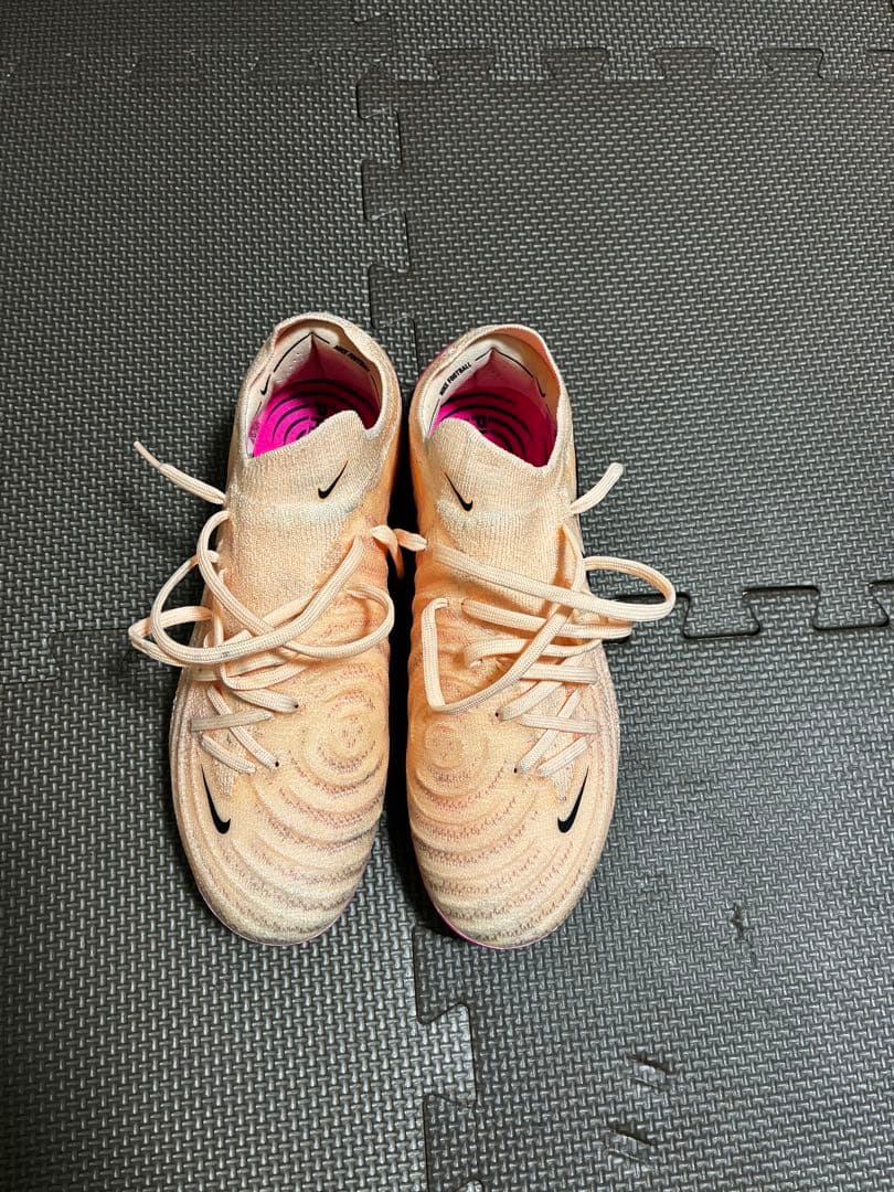 Nike サッカーシューズ・スパイク ピンク・ベージュ