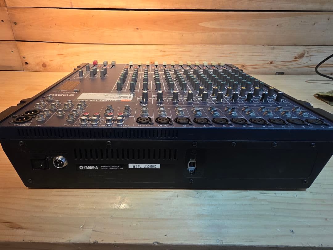 Yamaha MG166c アナログミキサー