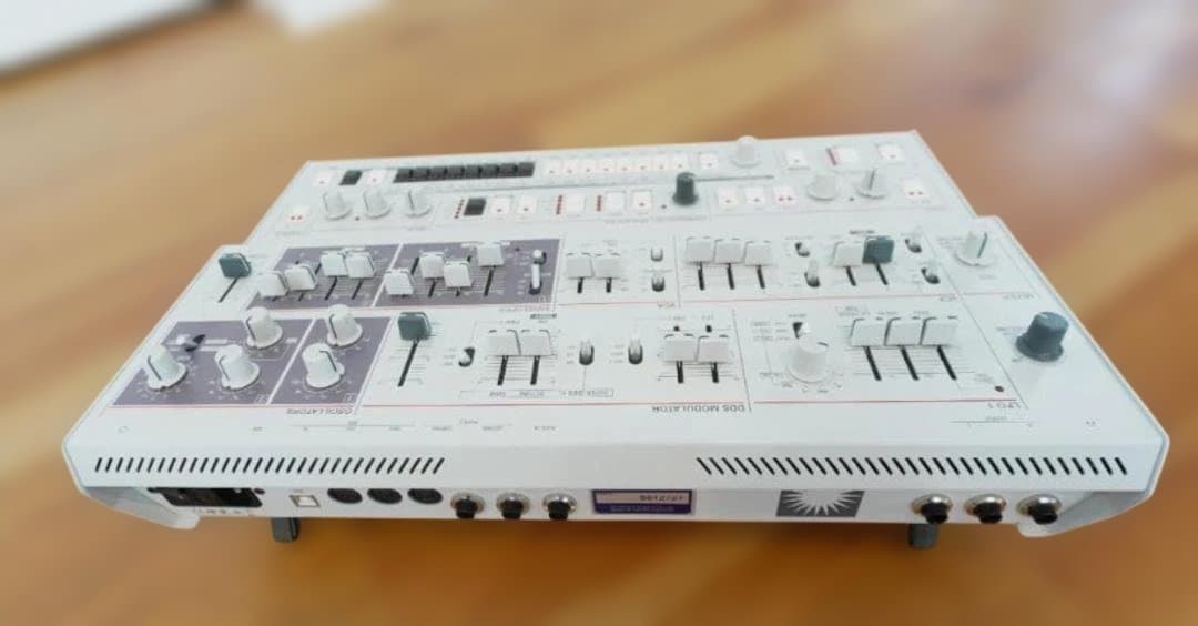 UDO SUPER 6 アナログシンセサイザー