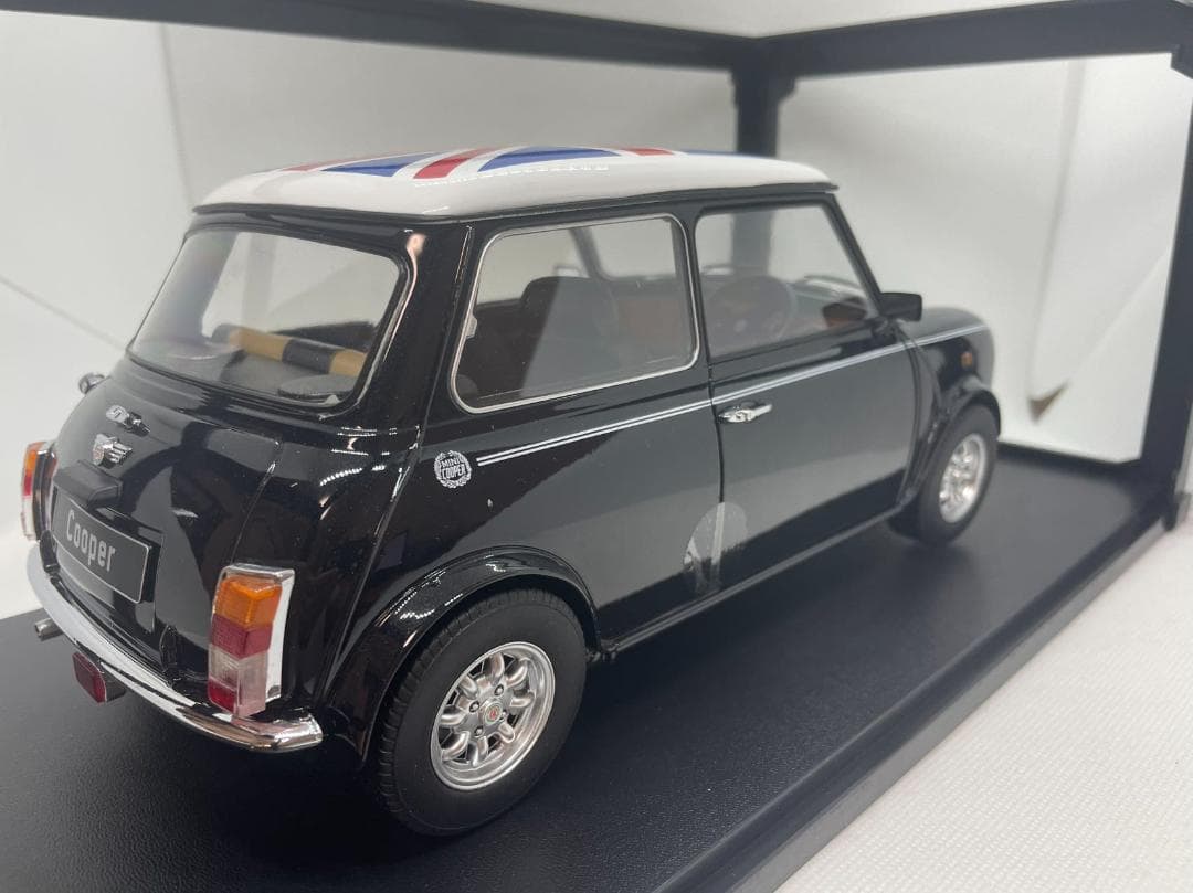 305-041 KK 1/12 ミニ クーパー RHD ブラック×米字