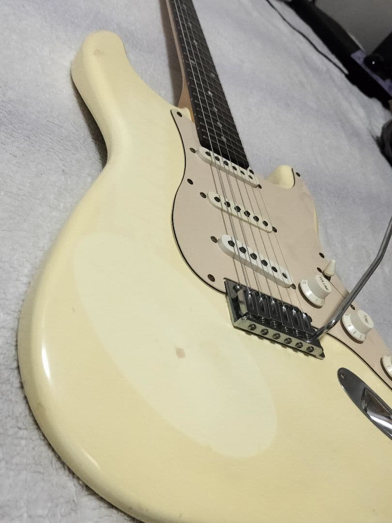 フェルナンデス ストラトキャスター アイボリー LE-1Z