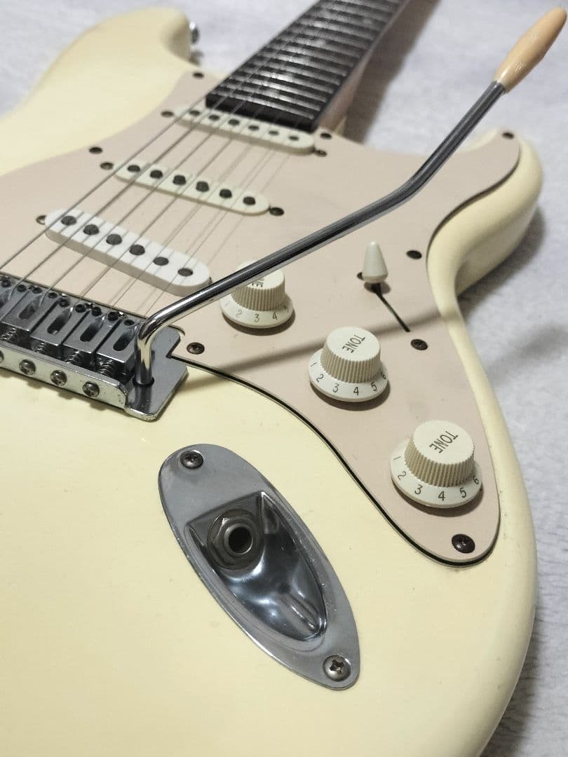 フェルナンデス ストラトキャスター アイボリー LE-1Z