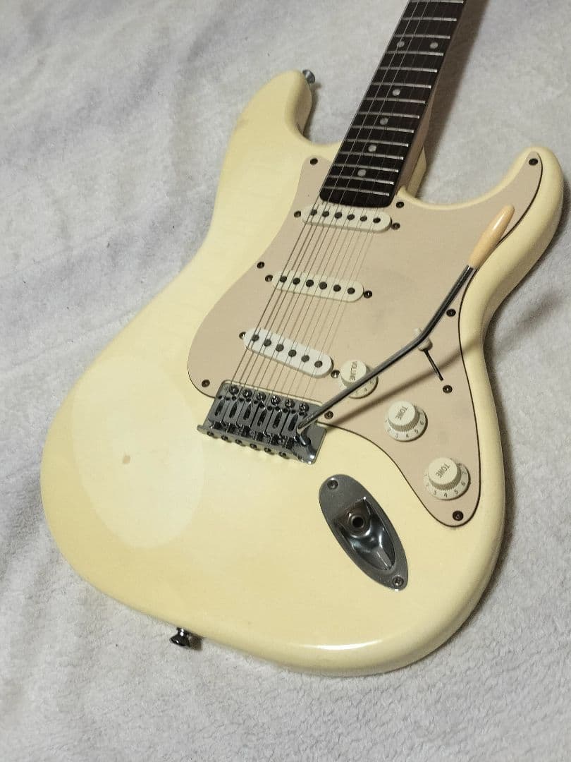 フェルナンデス ストラトキャスター アイボリー LE-1Z