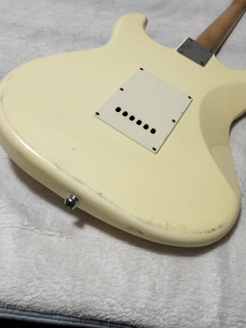 フェルナンデス ストラトキャスター アイボリー LE-1Z