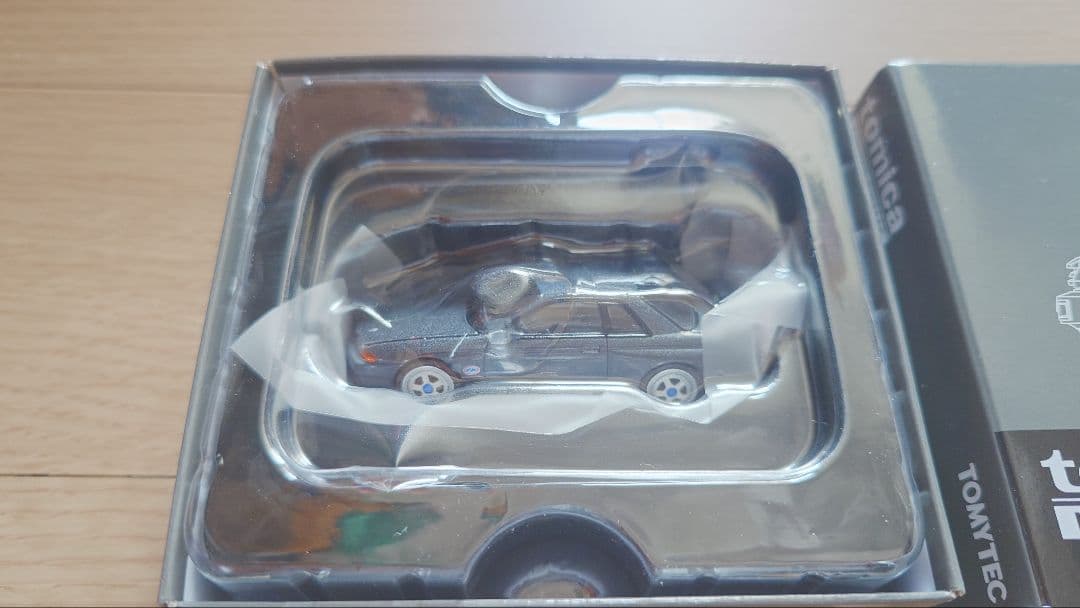 トミカリミテッドヴィンテージ　スカイラインGT-R BNR32