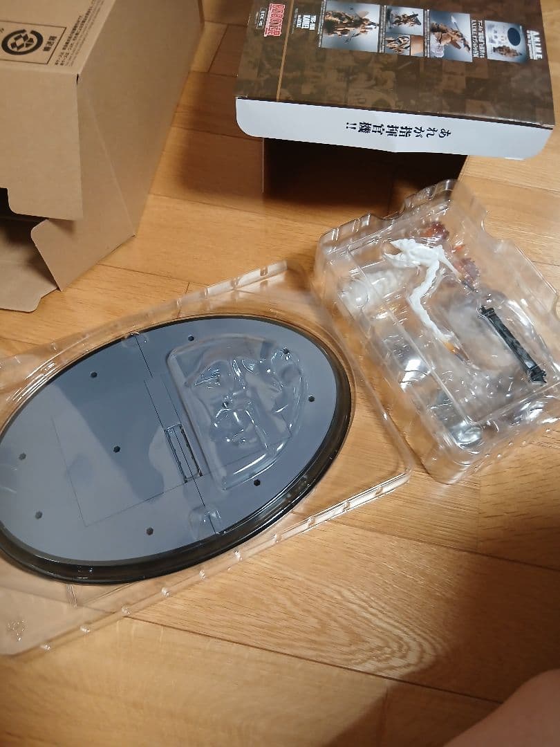 ロボット魂　ザメル　ロボットフィギュア ベージュ スパイク付き