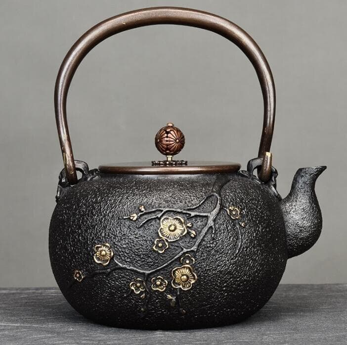 黒色の鉄瓶 花と月のデザイン 容量 : 1.2L