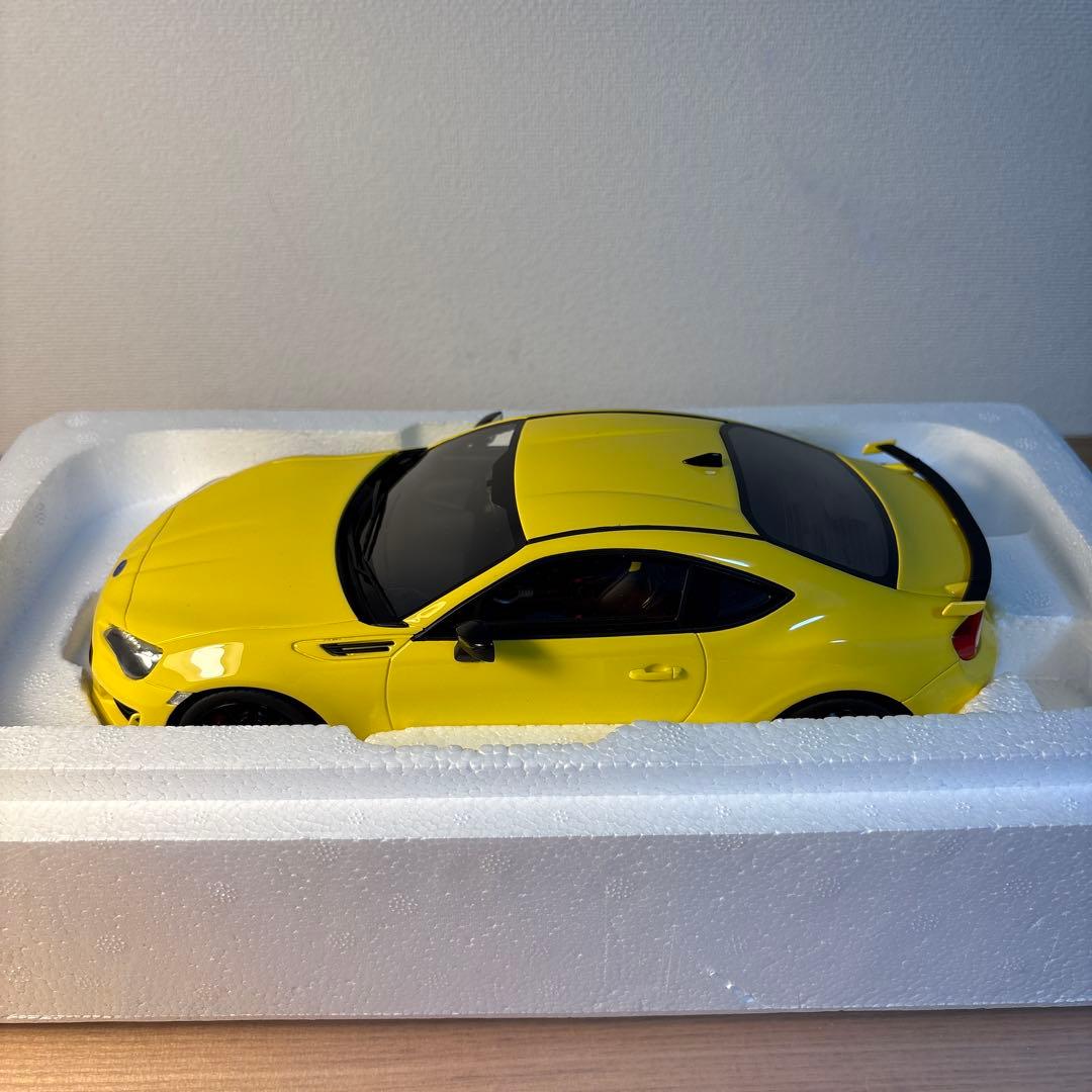 京商　スバル BRZ イエロー 1/18 ミニカー　サムライ　シリーズ