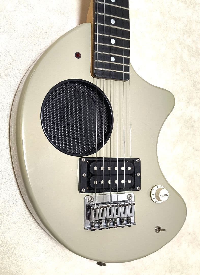 【美品】ZO-3 グレー アンプ内蔵ミニギター 専用ソフトケース付
