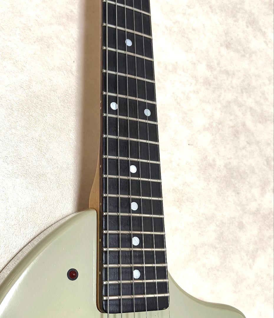 【美品】ZO-3 グレー アンプ内蔵ミニギター 専用ソフトケース付