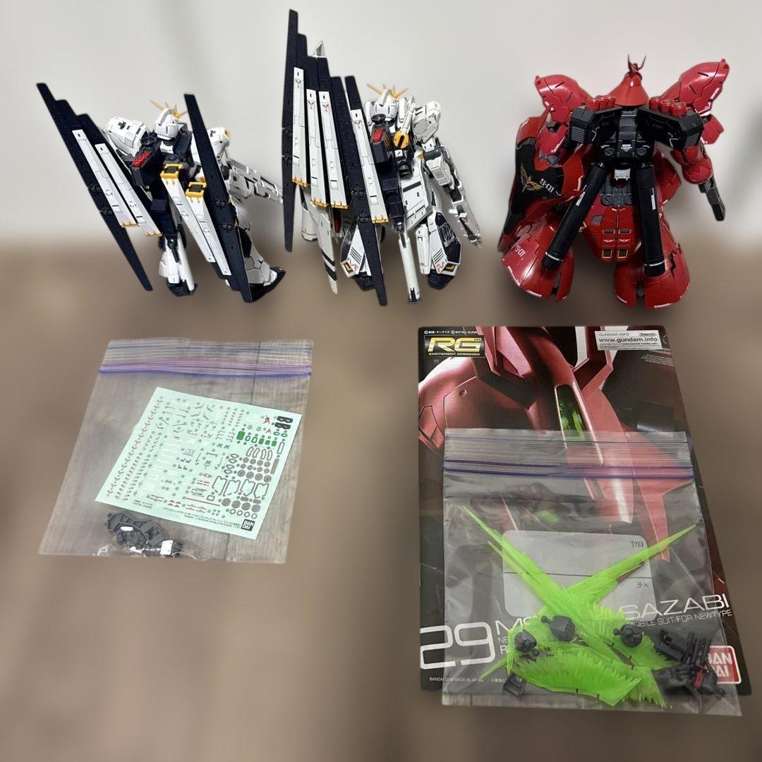 プレバンRGνガンダム2体＆RGサザビー完成品セット