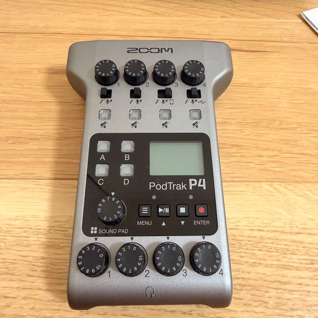 ZOOM PodTrak P4 ポッドキャスト用レコーダー