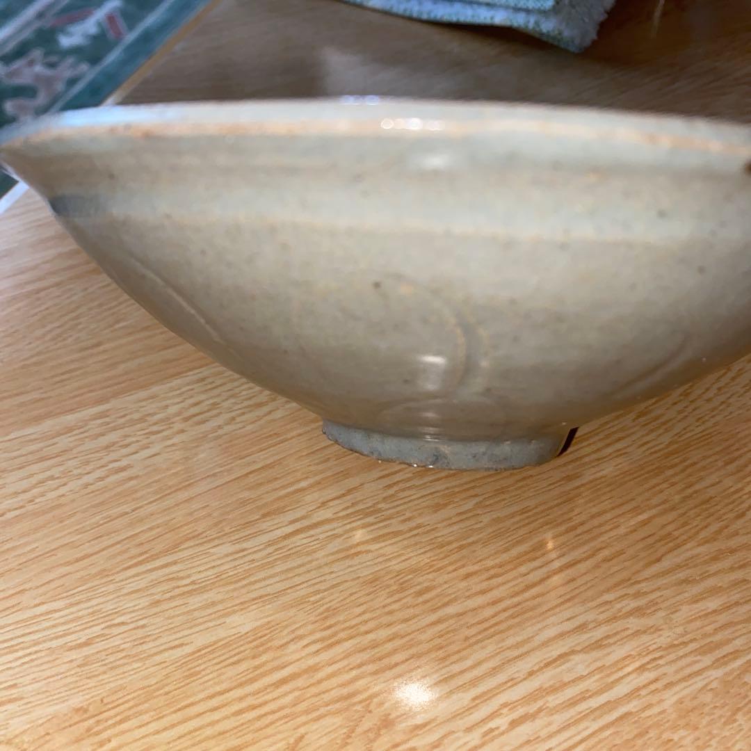 青磁影青茶碗　蓮弁紋　草紋　宋時代