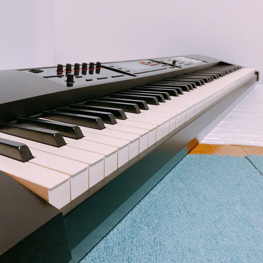 Roland FA-08 シンセサイザー