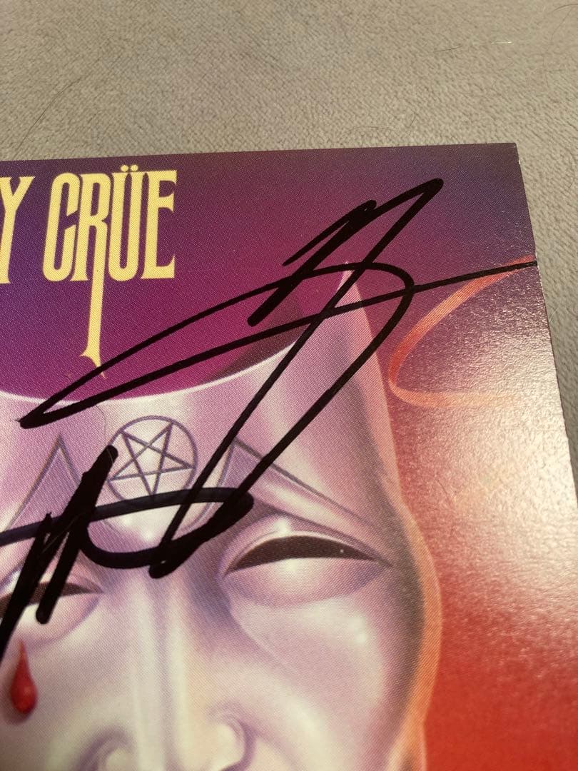 レアMötley Crüe サインCD モトリー クルー　motley crue