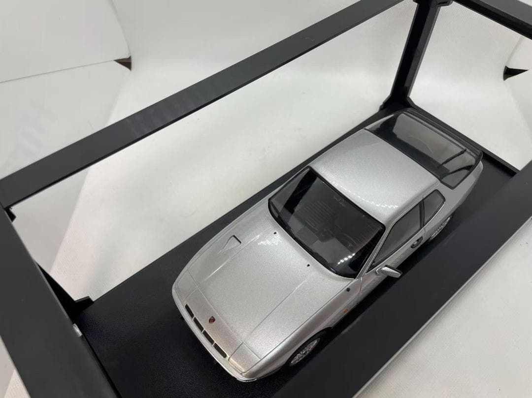 301-040 KK 1/18 ポルシェ 924 Martini 1985