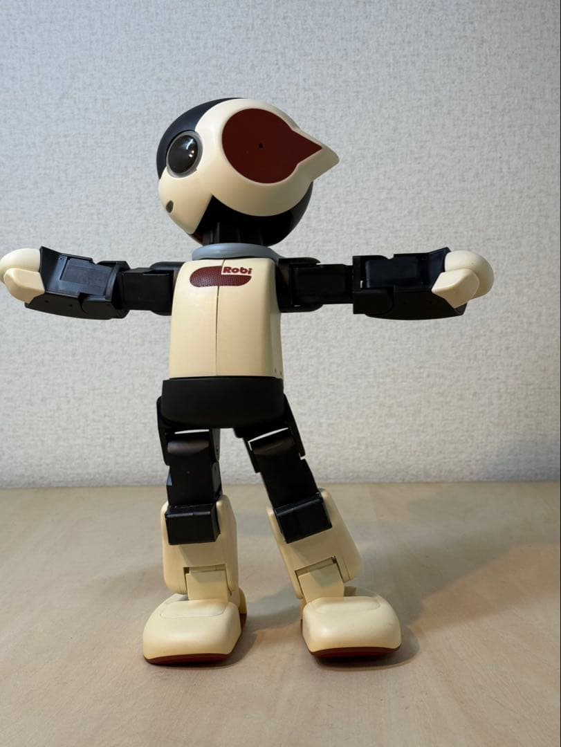 コミュニケーションロボット「ロビ」（Robi）　完成品