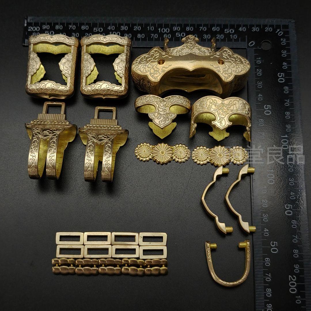 年末セール衛府の太刀金具　菊紋の図　切羽目釘鐺太刀拵鞘金具　金工品　銅製レア金具