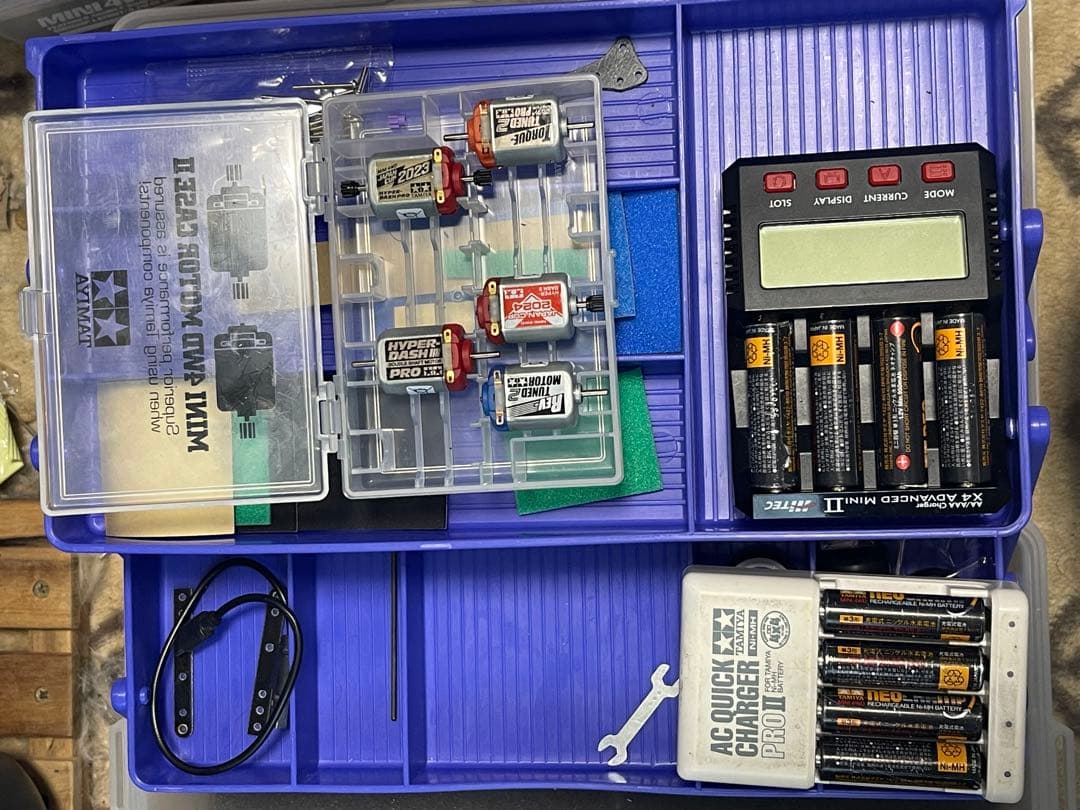 ミニ四駆7台セット ボックス3つ　モーター付属　その他多数
