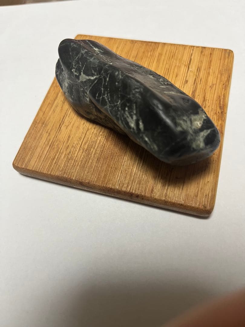 【糸魚川】 黒翡翠　145.8g
