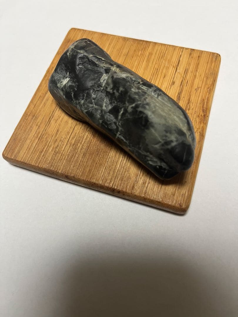 【糸魚川】 黒翡翠　145.8g