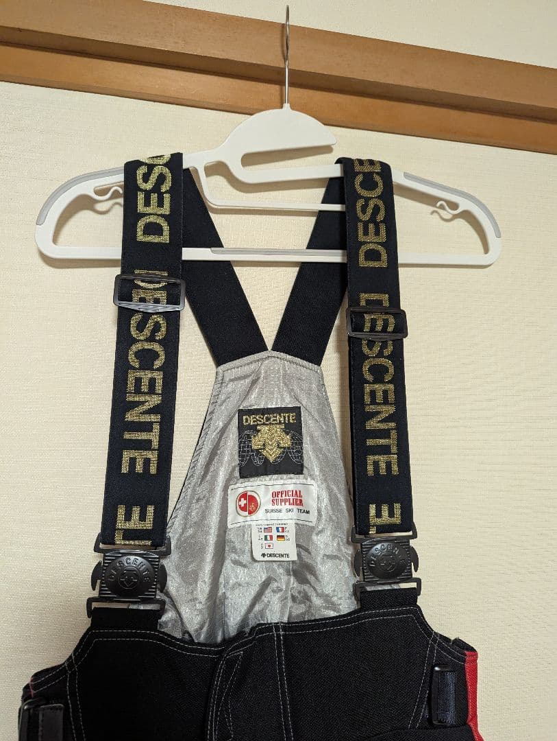 DESCENTE サスペンダー付きオーバーオール 黒赤