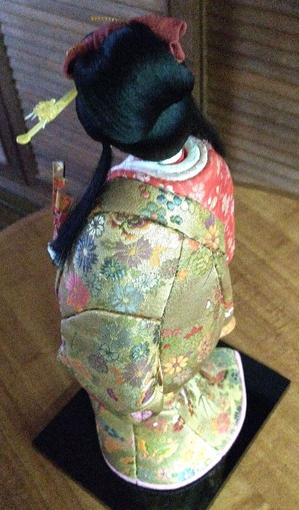 木目込人形 赤と金の着物