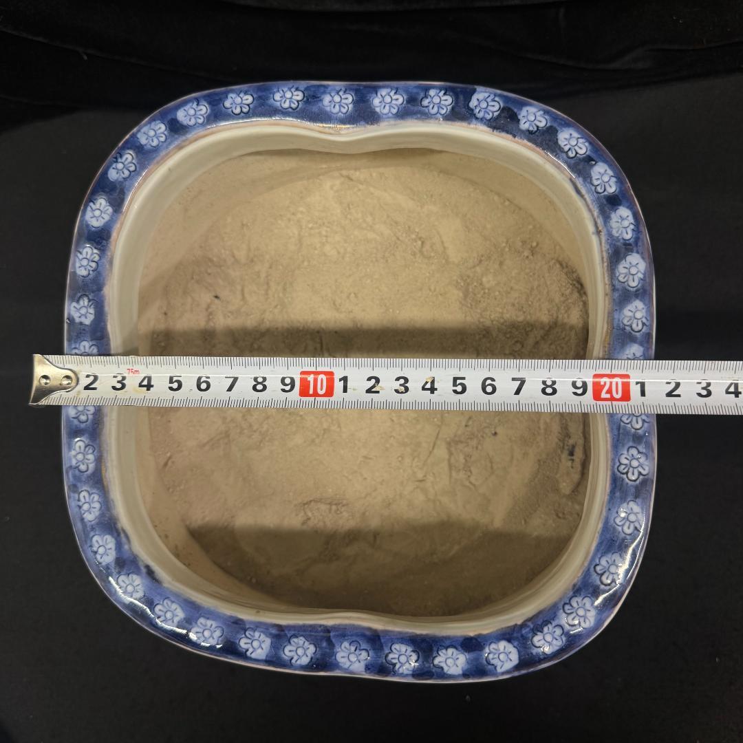 希少！！　古伊万里 火鉢　金襴手立体浮彫 染付