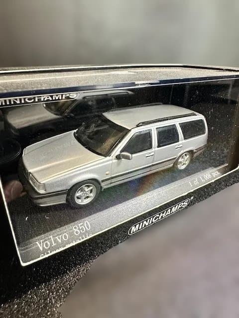 【MINICHAMPS】 Volvo 850 （1996）シルバー　1/43