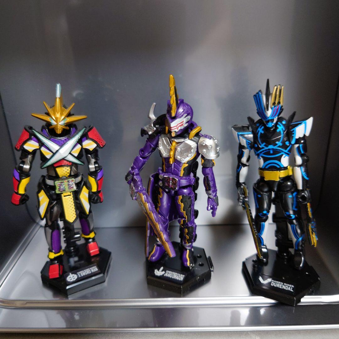 仮面ライダーセイバー 装動 18体＆アイテム等