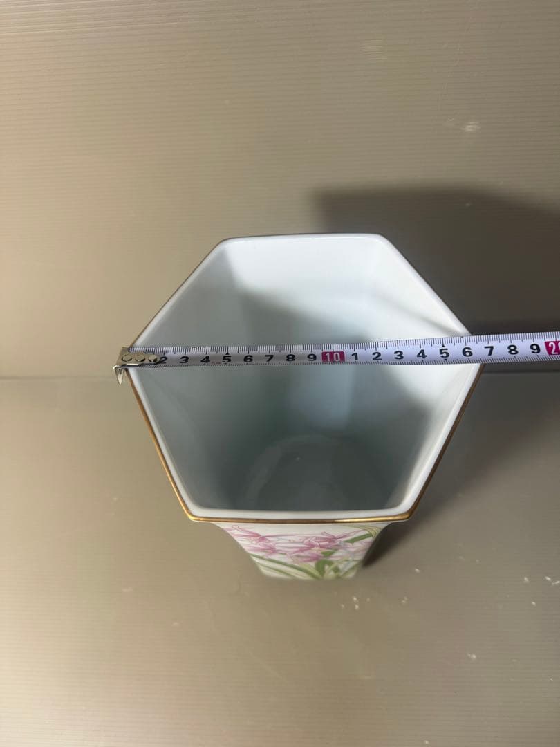 2522 香蘭社　六角花瓶　金彩