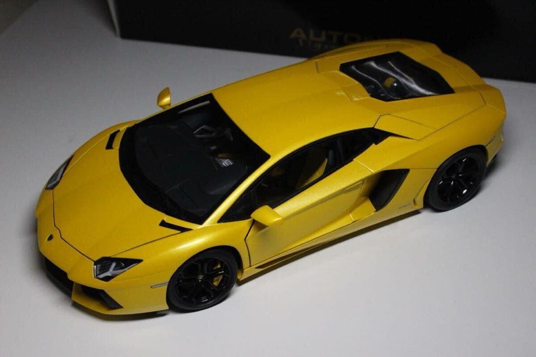 1/18 ランボルギーニ アヴェンタドール LP700-4 オートアート