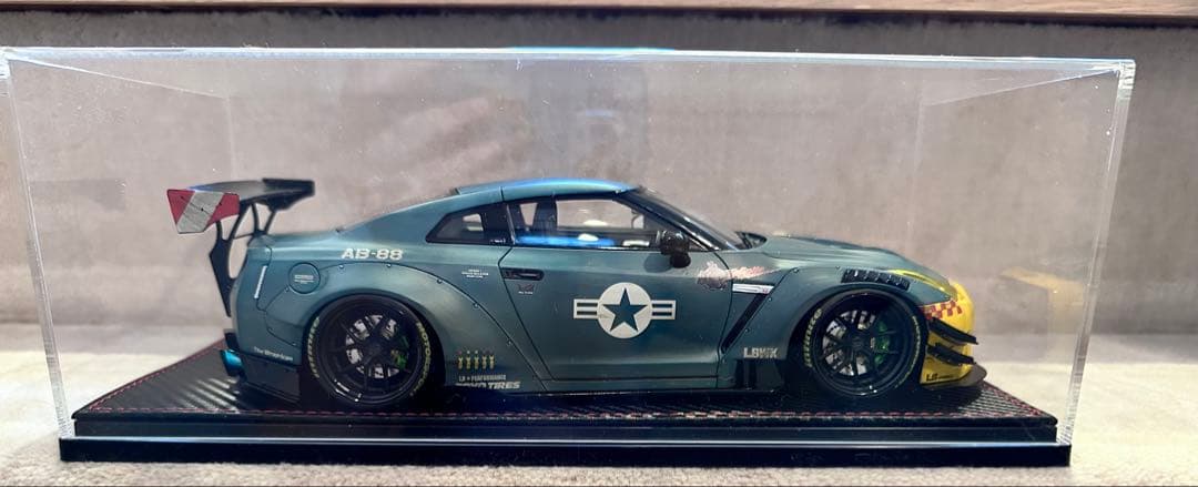 LBWK R35 1/18 ミニカー