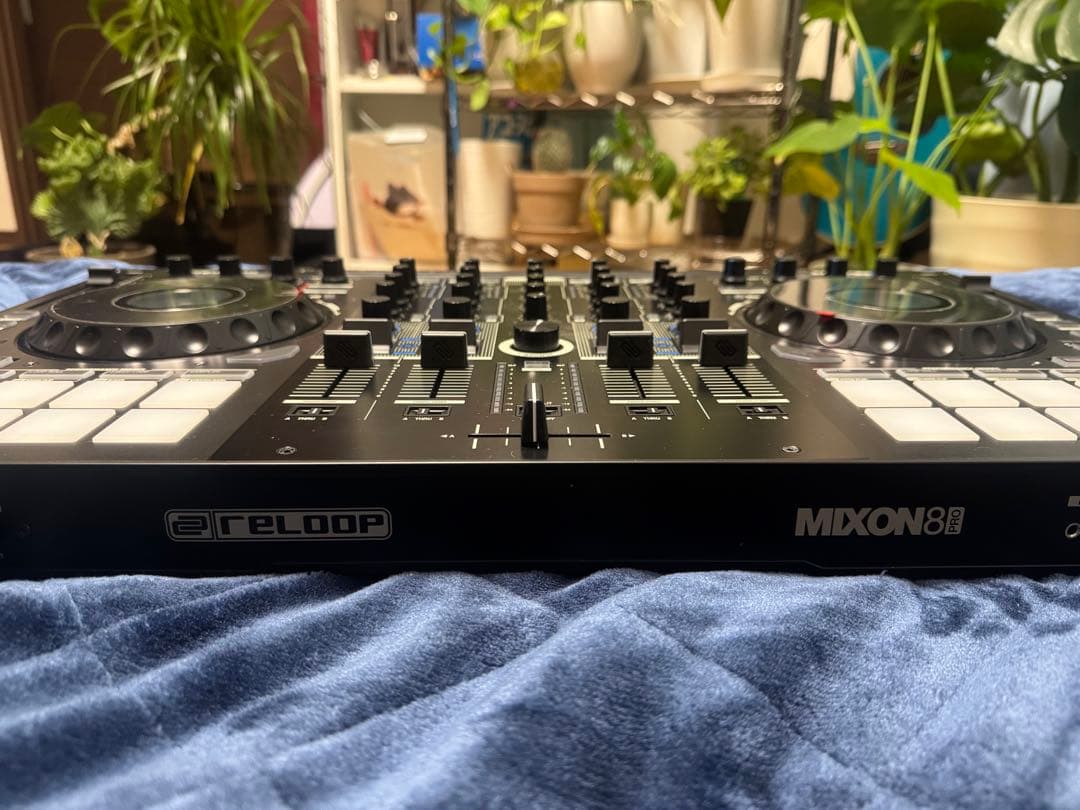 Reloop MIXON 8 PRO 4チャンネル DJコントローラー
